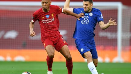 Le joueur de Chelsea Mateo Kovacic met la pression sur Fabinho (Liverpool) (PAUL ELLIS / POOL)