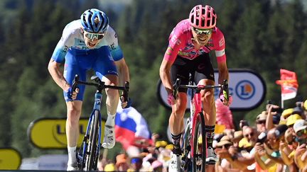 Magnus Cort Nielsen (à droite) a remporté la 10e étape du Tour de France, entre Morzine et Megève, mardi 12 juillet.&nbsp; (DAVID STOCKMAN / BELGA MAG)