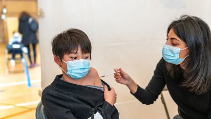 Un centre de vaccination, le 22 janvier 2022, à&nbsp;Champigny-sur-Marne (Val-de-Marne).&nbsp; (ALINE MORCILLO / HANS LUCAS / AFP)