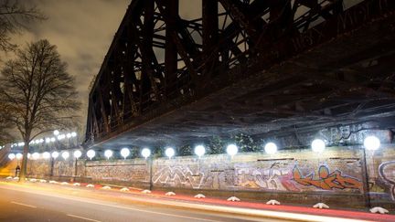 "Border of lights 2014", la frontière de luimières installée pour symboliser l'ancien mur de Berlin.
 (Carstensen / DPA / DPA Picture-Alliance)