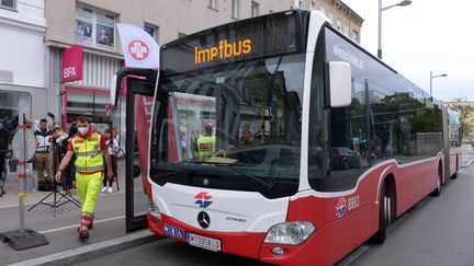 Un bus de vaccination à Vienne (Autriche), le 4 novembre 2021.&nbsp; (HERBERT-PFARRHOFER / APA-PICTUREDESK / AFP)