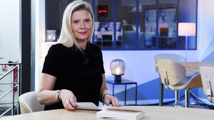 La journaliste Aude Lancelin, sur le plateau du Média, à Montreuil, le 18 septembre 2018. (ALAIN JOCARD / AFP)