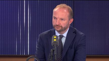 Julien Bargeton, sénateur de Paris, porte-parole du groupe LREM, invité du "8h30 politique", lundi 12 août 2019.&nbsp; (FRANCEINFO / RADIOFRANCE)