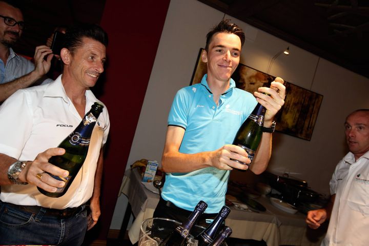 Romain Bardet (AG2R) fête sa victoire sur la 18e étape du Tour de France, le 23 juillet 2015, à Saint-Jean-de-Maurienne (Savoie). (MAXPPP)