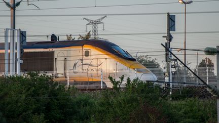 Un Eurostar attend à la station de Calais-Frethun (Pas-de-Calais), le 2 septembre 2015. (DENIS CHARLET / AFP)