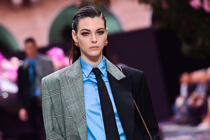 Défilé masculin Versace printemps-été 2020 pendant la Milan Fashion Week, le 15 juin à Milan en Italie&nbsp; (MIGUEL MEDINA / AFP)