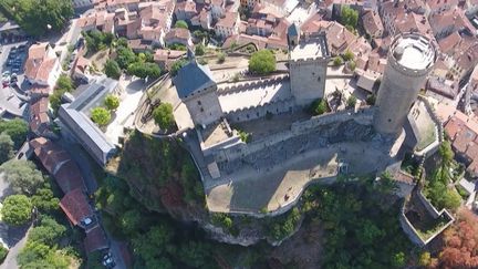 Le 13 Heures en week-end vous emmène à la découverte de la ville de Foix dans l’Ariège pour un voyage hors du temps. (France 2)