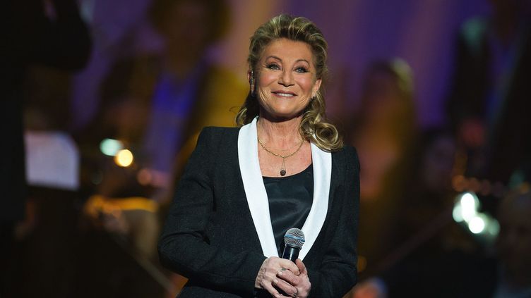 Sheila Maintient Ses Concerts A Paris Malgre La Mort De Son Fils