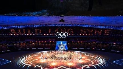 Un tableau durant la cérémonie de cloture des Jeux olympiques d'hiver de Pékin, le 20 février 2022. (LI HE / XINHUA via AFP)