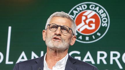 Gilles Moretton, le président de la Fédération française de tennis, lors du tirage au sort des tableaux principaux de Roland-Garros, le 19 mai 2022. (MICHEL EULER / AP)