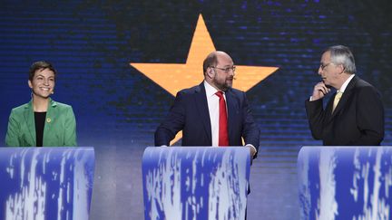 L'&eacute;cologiste allemande Ska Keller, le social-d&eacute;mocrate allemand Martin&nbsp;Schulz, et le conservateur luxembourgeois Jean-Claude Juncker, lors du d&eacute;bat opposant les candidats &agrave; la pr&eacute;sidence de la Commission europ&eacute;enne, le 15 mai 2014 &agrave; Bruxelles (Belgique). (JOHN THYS / AFP)