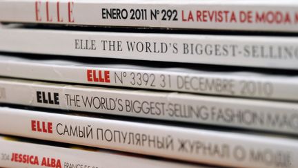 Quelques-unes des 42 &eacute;ditions du magazine ELLE. (MIGUEL MEDINA / AFP)