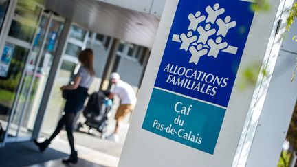 La caisse d'allocations familiales de Calais (Pas-de-Calais), le 15 avril 2015. (PHILIPPE HUGUEN / AFP)