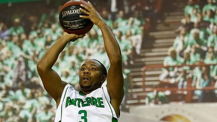 Le meneur de la JSF Nanterre Keydren Clark  (ANTHONY MASSARDI / MAXPPP)