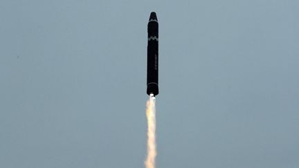 Un missile balistique intercontinental tiré par la Corée du Nord, le 18 février 2023. (STRINGER / KCNA VIA KNS / AFP)