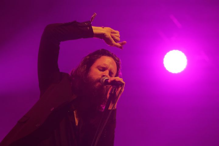 Father John Misty, très expressif au Pitchfork Paris 2015.
 (Gilles Scarella / Studio France Télévisions)