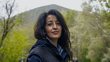 L'eurodéputée EELV Karima Delli devant&nbsp;Loos-en-Gohelle dans le Pas-de-Calais, en mai 2021. (FRANCOIS LO PRESTI / AFP)