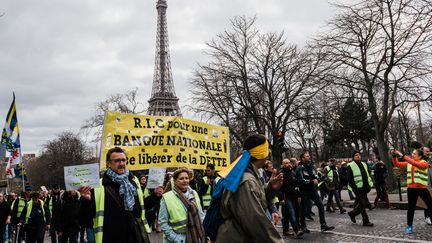 Des "gilets jaunes" manifestent à Paris, pour leur 16e journée de mobilisation, le 2 mars 2019. (KARINE PIERRE / HANS LUCAS / AFP)