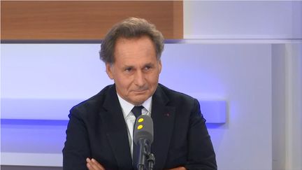 Pierre-Olivier Sur, le 18 octobre 2019, sur le plateau de franceinfo. (FRANCEINFO / RADIOFRANCE)