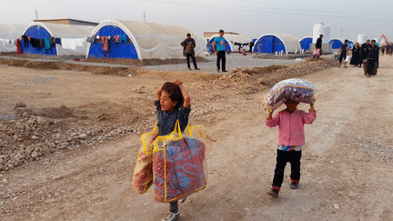 Des civils réfugiés au camp de Khazir (Irak), à trente kilomètres de Mossoul, le 12 novembre 2016 (RADIO FRANCE / MATHILDE LEMAIRE)