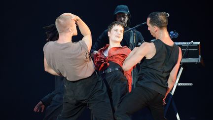 Christine and the Queens et "La Horde" en pleine chorégraphie. (JULES BOUDIER                       )