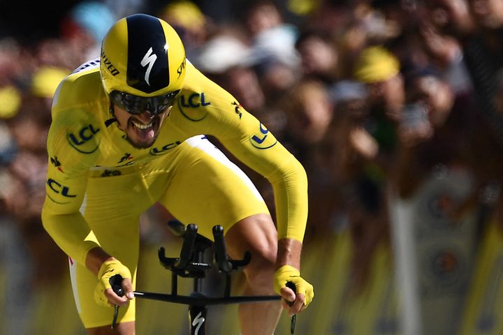 Julian Alaphilippe vainqueur du contre-la-montre autour de Pau lors de la 13e étape du Tour de France 2019, le 19 juillet 2019. (JEFF PACHOUD / AFP)