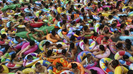 Dans une piscine &agrave; vagues &agrave; Daying (Chine), le 27 juillet 2013. (CHINA DAILY / REUTERS)