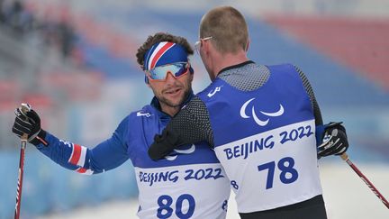 Champion paralympique du 12.5km dans la catégorie "debout", Benjamin Daviet a su se ressaisir après des premiers résultats compliqués ! Titré sur le para ski de fond, le Français a réalisé une énorme course aujourd'hui avec un sans faute sur le pas de tir ! Le champion paralympique est revenu sur sa course et sur ses sensations.