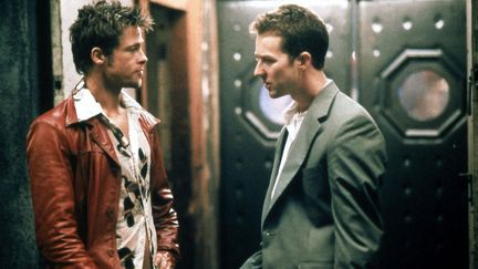 Edward Norton et Brad Pitt jouent dans "Fight Club", sorti en 1999. (FOX 2000 / COLLECTION CHRISTOPHEL / AFP)