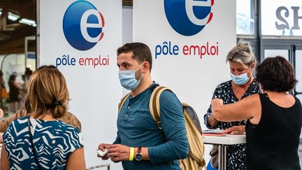 Un stand de Pôle emploi à Perpignan (Pyrénées-Orientales), le 2 septembre 2021. (ARNAUD LE VU / HANS LUCAS / AFP)