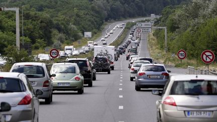 Embouteillages pr&egrave;s de Thiais (Val-de-Marne), le 10 ao&ucirc;t 2013. (KENZO TRIBOUILLARD / AFP)