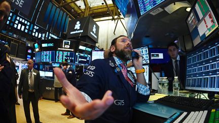 Un courtier à la bourse de Wall Street à New York (Etats-Unis), le 15 août 2019. (JOHANNES EISELE / AFP)