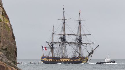 L'Hermione à son arrivée au port de Saint-Pierre, à Saint-Pierre-et-Miquelon (23 juillet 2015)
 (Jean-Christophe L&#039;Espagnol / AFP)