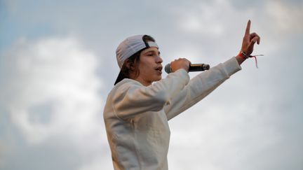 Moha la Squale sur scène, le&nbsp;5&nbsp;juillet&nbsp;2018, au festival Fnac Live à Paris. (DANIEL PIER / NURPHOTO / AFP)