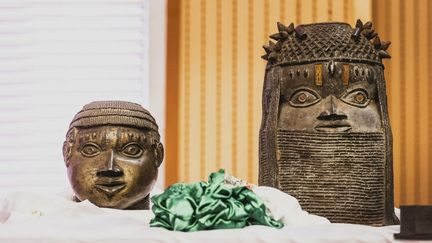 Bronzes pris lors de la cérémonie de restitution des bronzes de Benin au Nigeria, à Abuja, le 20 décembre 2022. (FLORIAN GAERTNER / PHOTOTHEK)