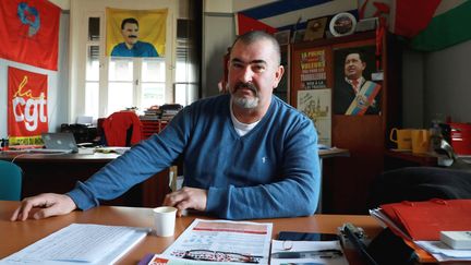 Olivier Mateu, secrétaire général de l'UD CGT des Bouches-du-Rhône, à Marseille, le 27 janvier 2020. (VALERIE VREL / MAXPPP)