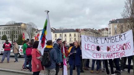 Éducation nationale : les agents de la fonction publique en grève réclament des hausses de salaires (france 2)