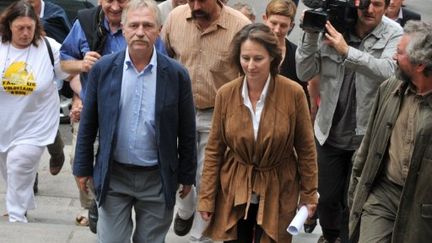 Ségolène Royal a apporté son soutien à José Bové au Tribunal correctionnel de Poitiers (14 juin 2011) (AFP / PHOTO JOCARD ALAIN)