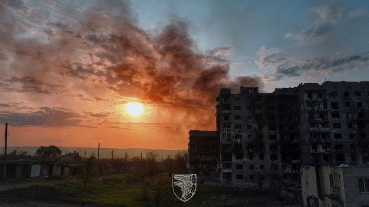 La ville de Bakhmout, à l'est de l'Ukraine, le 23 mai 2023. (DEFENSE OF UKRAINE / ANADOLU AGENCY / AFP)