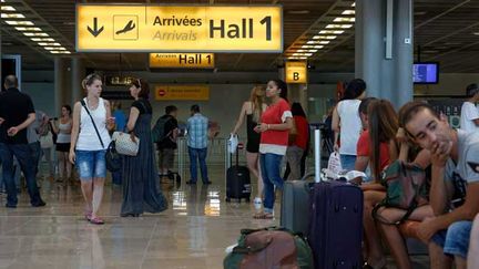 &nbsp; (Certains passagers du vol AH5017 étaient attendus ce jeudi à 10h40 à l'aéroport de Marignane, près de Marseille. © Dominique Leriche/PHOTOPQR/NICE MATIN)