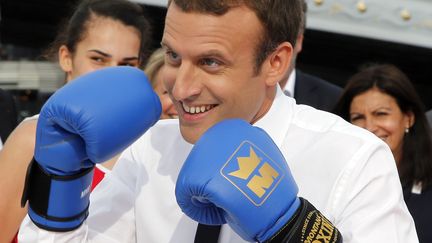 Emmanuel Macron le 24 juin à Paris. (JEAN-PAUL PELISSIER / AFP)