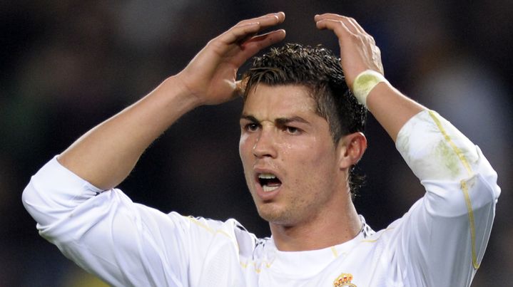 L'attaquant Cristiano Ronaldo lors d'un match opposant le Real Madrid au FC Barcelone pour le championnat espagnol, &agrave; Barcelone (Espagne), le 29 novembre 2009. (LLUIS GENE / AFP)