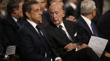 Deux des trois anciens présidents de la République toujours vivants : Nicolas Sarkozy et Valéry Giscard d'Estaing. (manque sur cette photo : Jacques Chirac) (BENOIT TESSIER / POOL / REUTERS POOL)