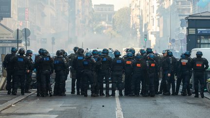 Les forces de l'ordre lors de la 45e journée de mobilisation des "gilets jaunes", le 21 septembre 2019, à Paris. (JEROME GILLES / NURPHOTO / AFP)