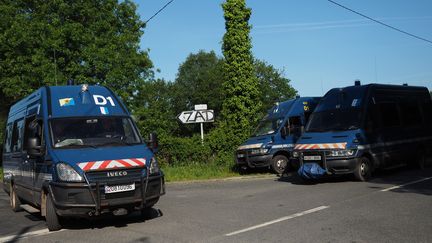 Véhicules de gendarmerie, Notre-Dame-des-Landes, 18 mai 2018. (GUILLAUME SOUVANT / AFP)