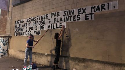 Les membres du collectif disent être de plus en plus pris à partie lors des opérations collage. (MARGAUX STIVE / RADIOFRANCE)