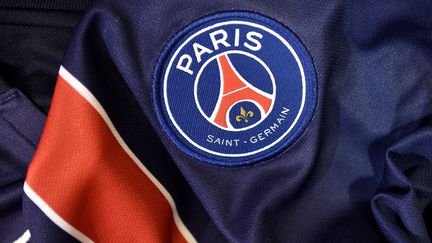 Un détail du maillot du Paris Saint-Germain, en 2015. (Photo d'illustration) (FRANCK FIFE / AFP)