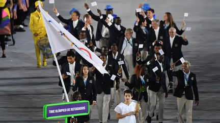 L'équipe olympique des réfugiés a fait son apparition aux Jeux de Rio, ici lors de la cérémonie d'ouveture, le 5 août 2016. (PEDRO UGARTE / AFP)