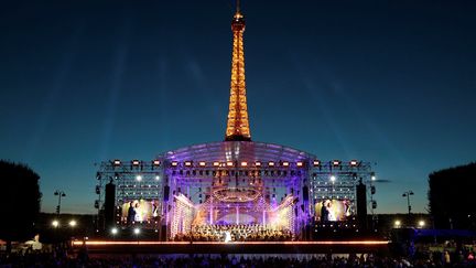 Le concert de Paris, sur le Champ de Mars, le 14 juillet 2016.
 (GEOFFROY VAN DER HASSELT / AFP)