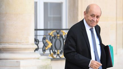 Le ministre des Affaires étrangères quitte le palais de l'Elysée, à Paris, le 12 février 2020. (ALAIN JOCARD / AFP)